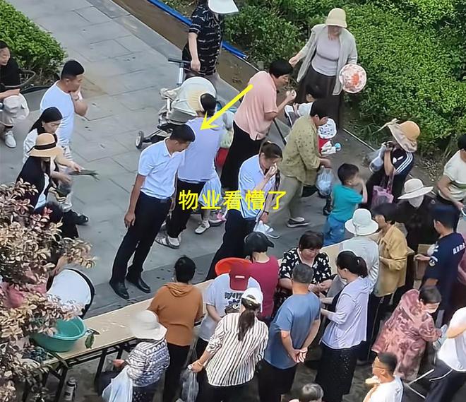 子大妈连盆都端走了还围堵物业要鸡蛋ky开元棋牌山东:小区端午免费包粽(图2) 子大妈连盆都端走了还围堵物业要鸡蛋ky开元棋牌山东:小区端午免费包粽(图2)